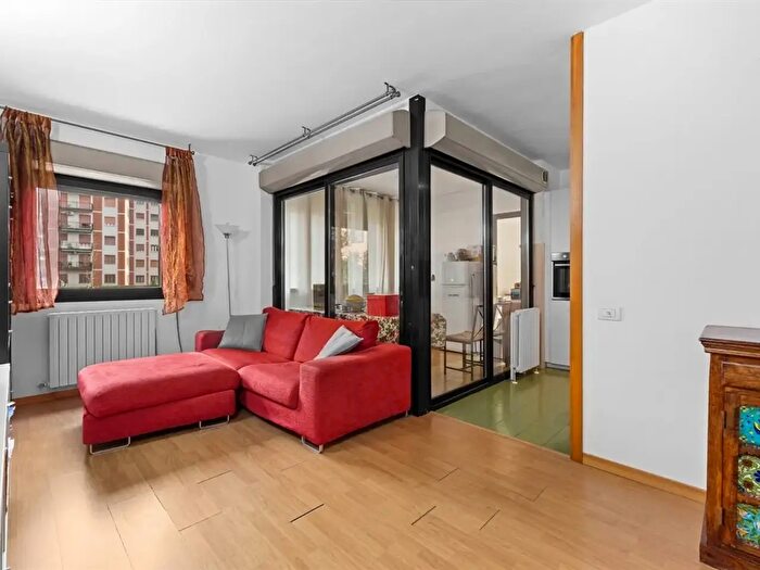 Appartamento quadrilocale in vendita in Via Lario, Buccinasco