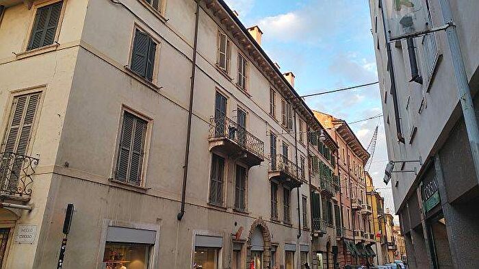 Appartamento trilocale in affitto in Vicolo Chiodo, Centro Storico, Verona