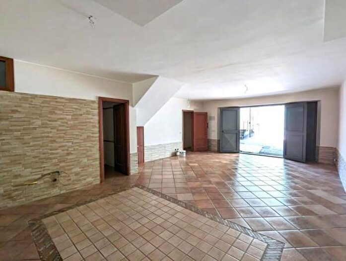 Casa con 6 locali in vendita in Via Pennisi SNC, Acireale