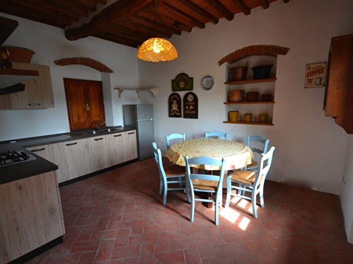 Casa quadrilocale in affitto in Pietrasanta