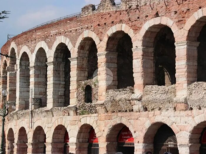 Appartamento trilocale in affitto in Vicolo Ghiaia, Verona