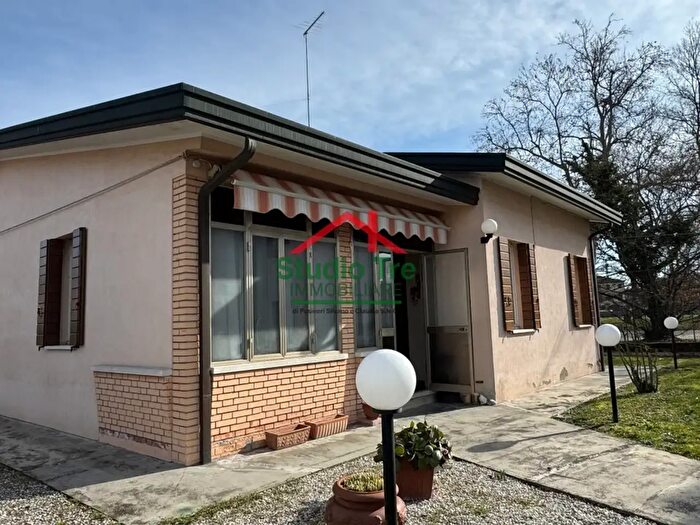 Casa quadrilocale in vendita in Via Giovanni Marradi, Venezia