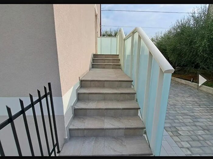 Appartamento quadrilocale in vendita in Via Martiri Ungheresi, Ostra Vetere