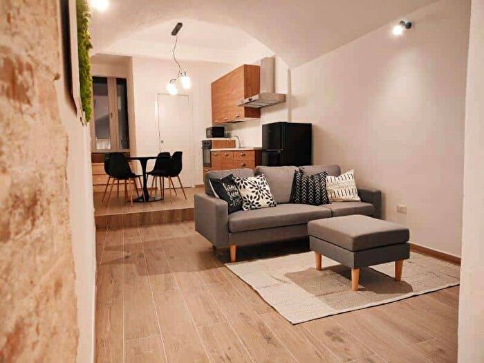 Appartamento trilocale in affitto in Via San Giovanni, Villanova, Cagliari