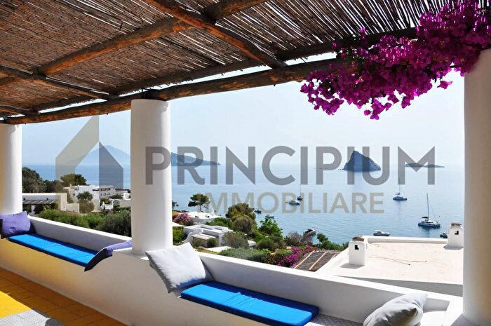 Casa con 5 locali in vendita in Via San Pietro Lipari, Lipari