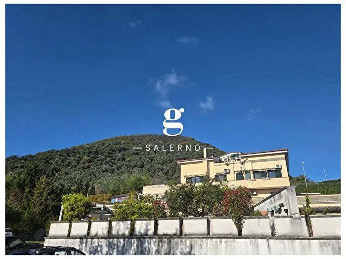 Appartamento trilocale in vendita in Via San Leonardo, Salerno