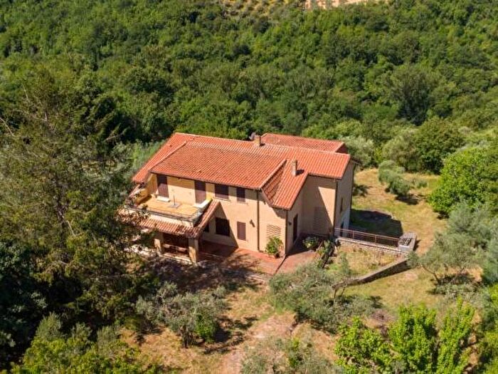 Casa con 5 locali in vendita in Scandriglia