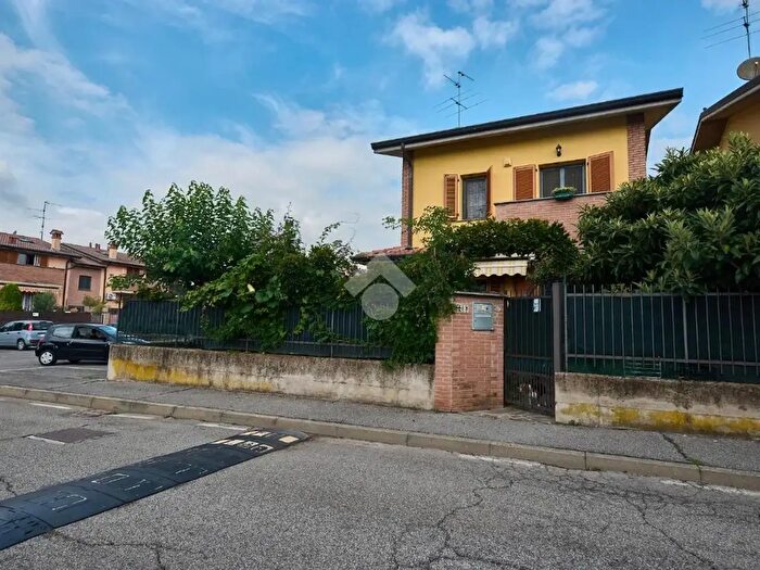 Casa quadrilocale in vendita in Via Tripoli, Merlino