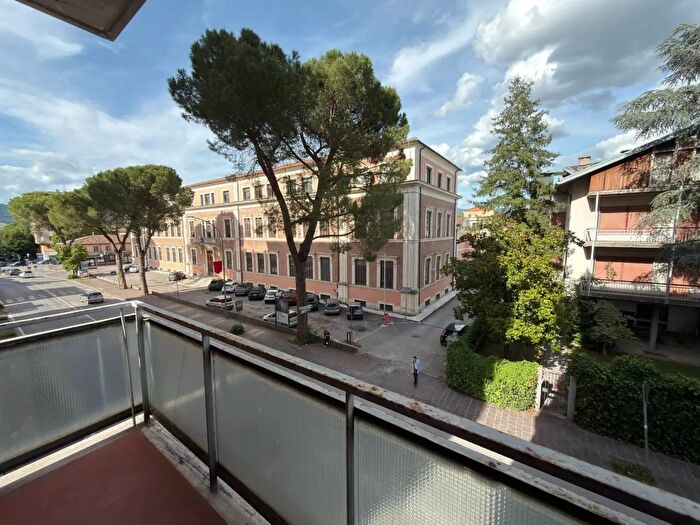 Appartamento con 5 locali in vendita in Viale Zonghi, Fabriano