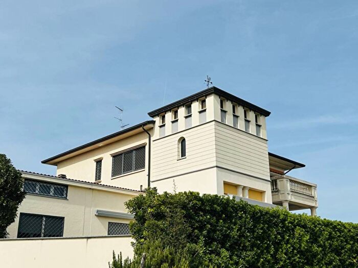 Appartamento con 5 locali in affitto in Via Rimembranze, Jerago con Orago