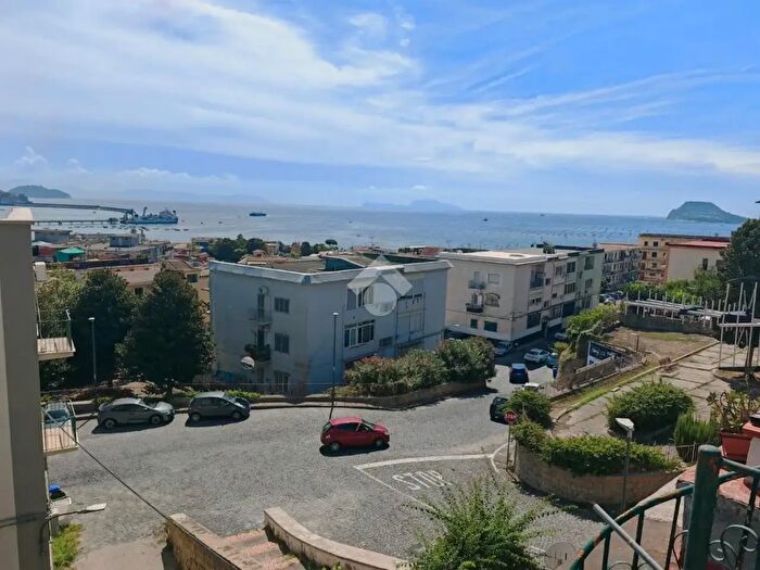 Appartamento trilocale in vendita in Seconda Traversa Virgilio, Pozzuoli