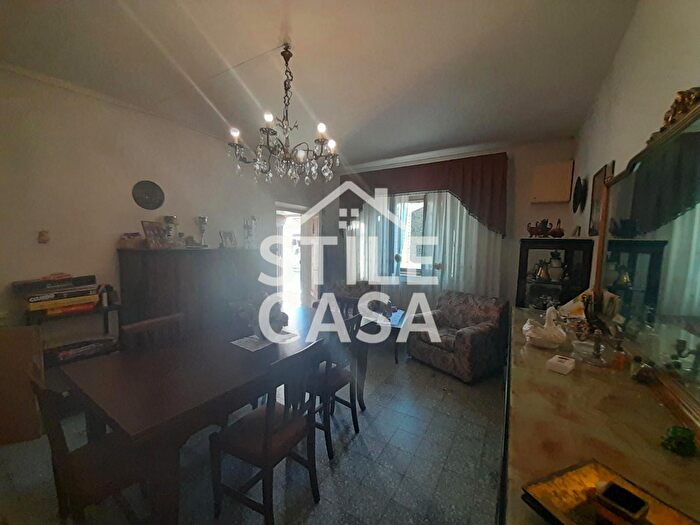 Casa con 8 locali in vendita in Buti