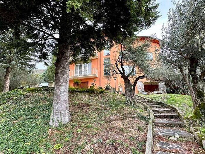 Casa con 6 locali in affitto in Via Otello Sordi, Centro, Gualdo Tadino