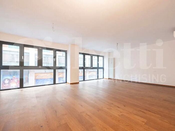 Appartamento quadrilocale in vendita in Via Majani, Bologna