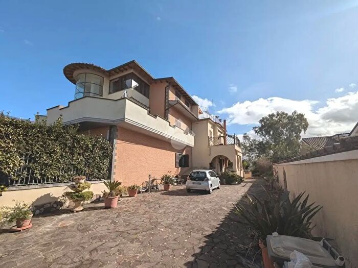 Casa con 6 locali in vendita in Via Portella della Ginestra, Ciampino