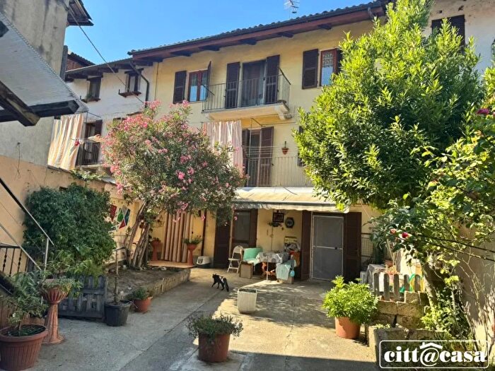 Casa con 6 locali in vendita in Monteu Da Po