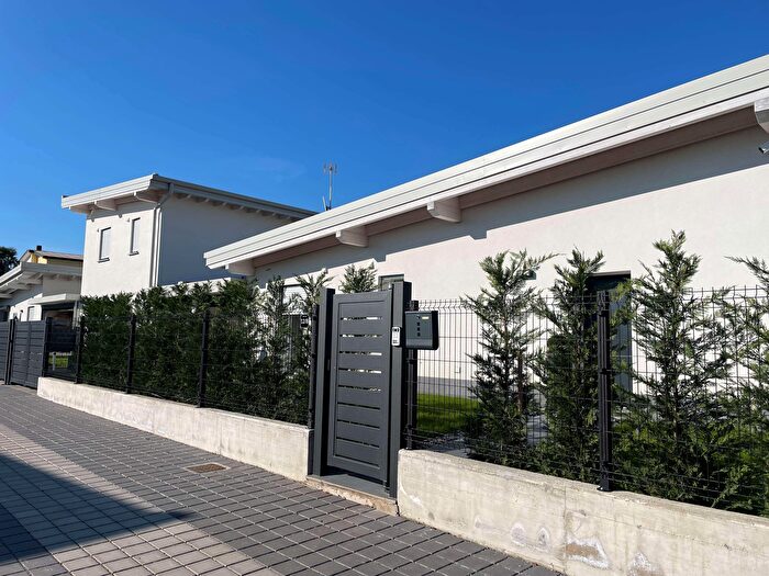 Casa con 5 locali in vendita in Via per Alzate, Cantu