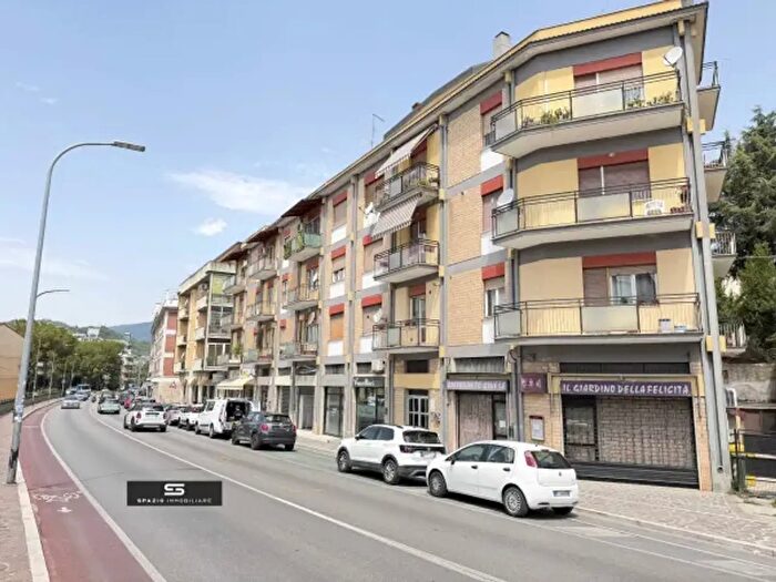 Appartamento trilocale in vendita in Via Alcide De Gasperi, Teramo