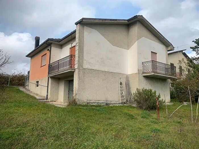 Casa quadrilocale in vendita in Via Le Crete, Tagliacozzo