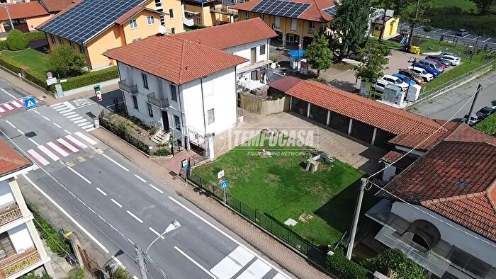 Casa con 8 locali in vendita in Via Salvatore Mura, Front