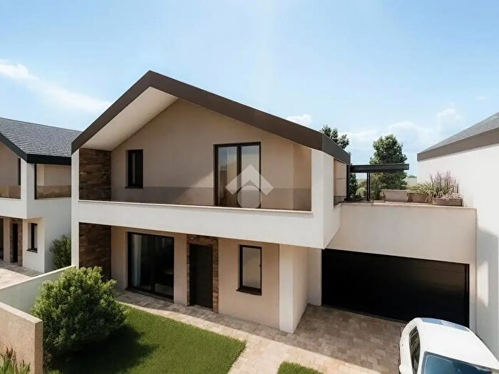 Casa quadrilocale in vendita in Via Beniamino Franklin, Arconate