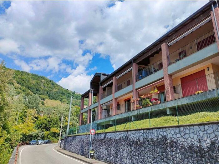 Appartamento trilocale in affitto in Via Navedano, Camnago Volta, Como