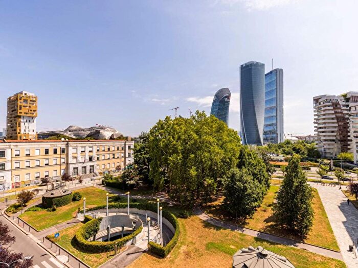 Appartamento quadrilocale in affitto in Via Desiderio da Settignano, Monte Rosa Lotto, Milano