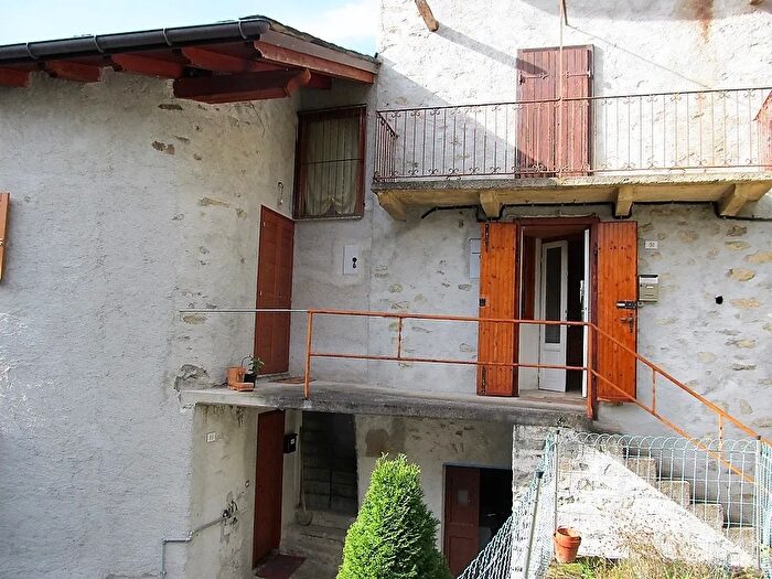 Casa con 6 locali in vendita in Tresivio