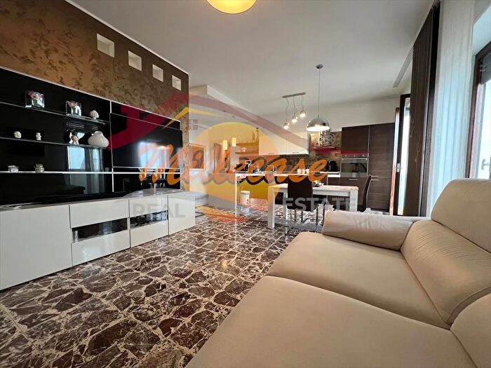 Appartamento quadrilocale in vendita in Viale Teracati, Siracusa