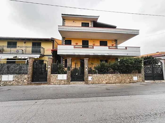 Appartamento con 6 locali in affitto in Via Monte Renna, Siracusa
