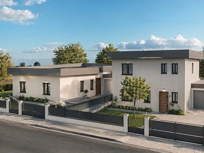 Casa quadrilocale in vendita in Via Postumia, Cremona