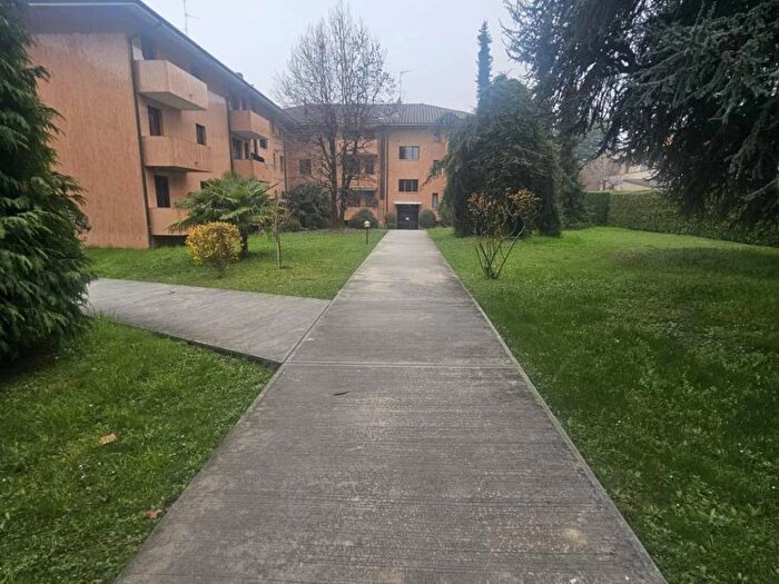 Appartamento trilocale in affitto in Piazzetta Clerici, Centro, Giussano