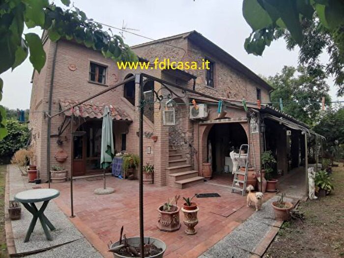 Casa con 6 locali in vendita in Strada Regionale di Val di Cecina, Riparbella