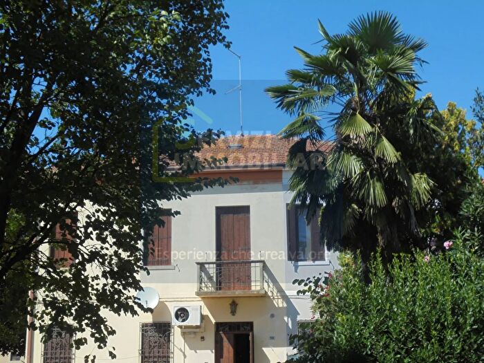 Casa quadrilocale in vendita in Via Belvedere, Riva del Po