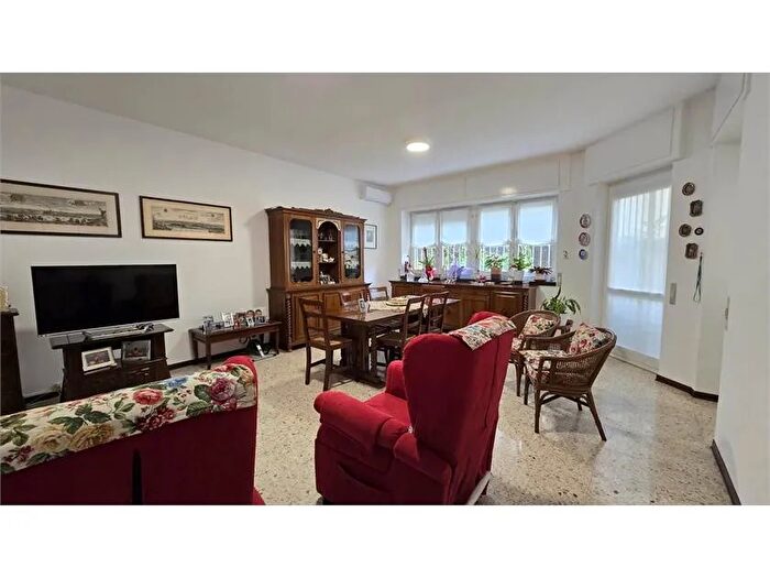 Appartamento trilocale in vendita in Via dellOlmo Sesto Calende Va, Sesto Calende