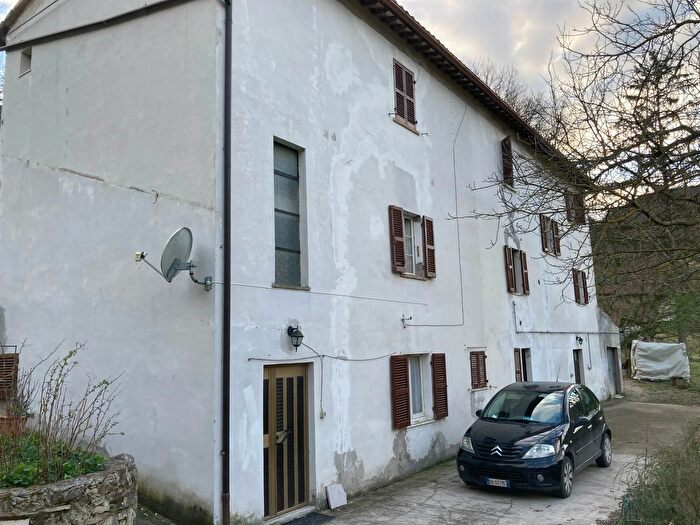 Casa con 10 locali in vendita in Cagli, Cagli