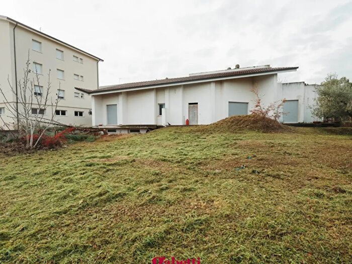 Casa con 6 locali in vendita in Via Grasceta Snc, San Salvo