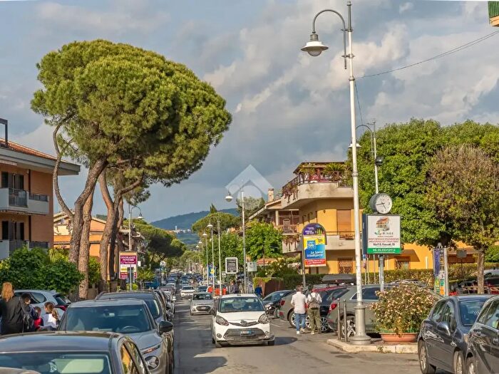 Appartamento trilocale in vendita in Piazza Palmiro Togliatti, Marino