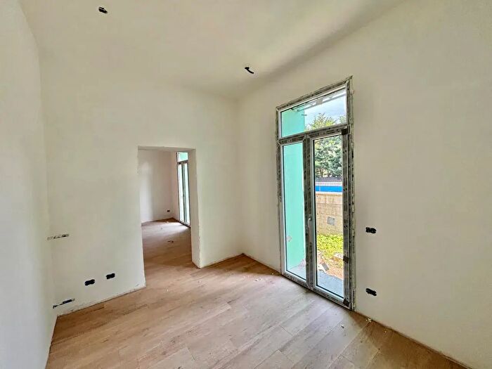 Appartamento trilocale in vendita in Via Rose, Brescia