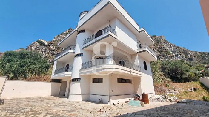 Casa quadrilocale in vendita in Via Grotta Polifemo Snc, Milazzo