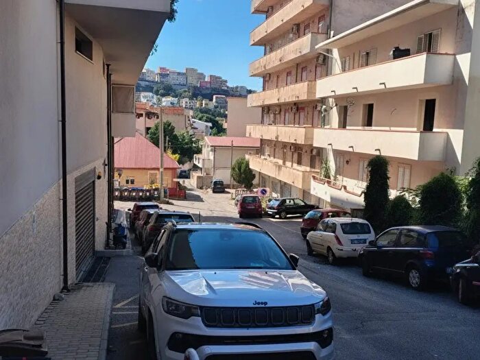Appartamento trilocale in vendita in Vico Salemi, Reggio di Calabria