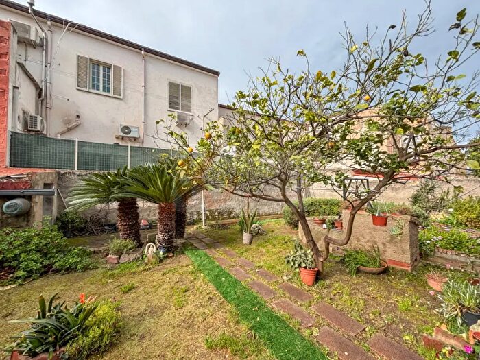 Casa con 7 locali in vendita in Via Tuveri, Sorso