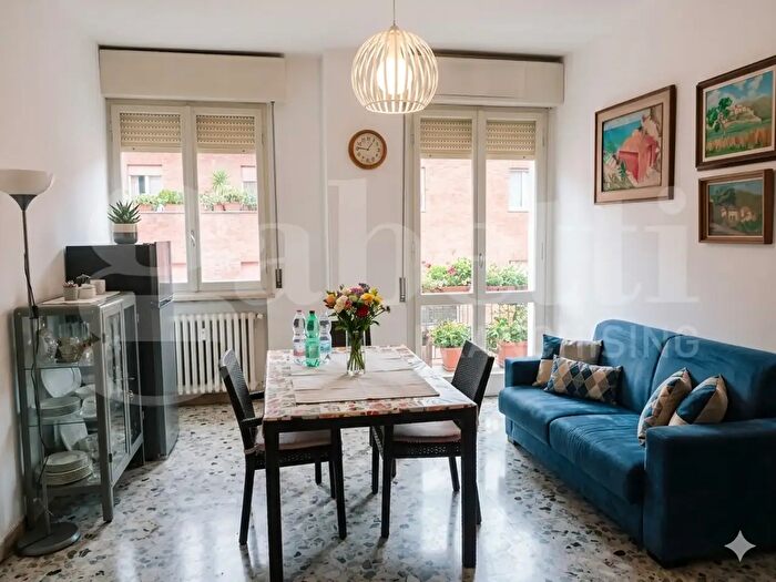 Appartamento trilocale in vendita in Via Lustrini, Reggio nell'Emilia