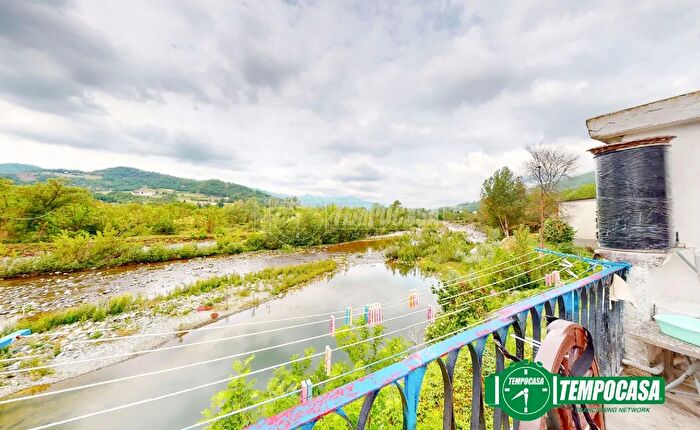 Casa con 5 locali in vendita in Viale Papa Giovanni XXIII, Cartosio