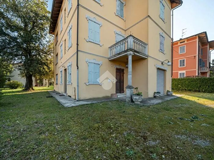 Casa con 6 locali in vendita in Via a De Gasperi, Quattro Castella