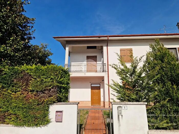 Casa con 5 locali in vendita in Via F Filzi, Borgo Virgilio