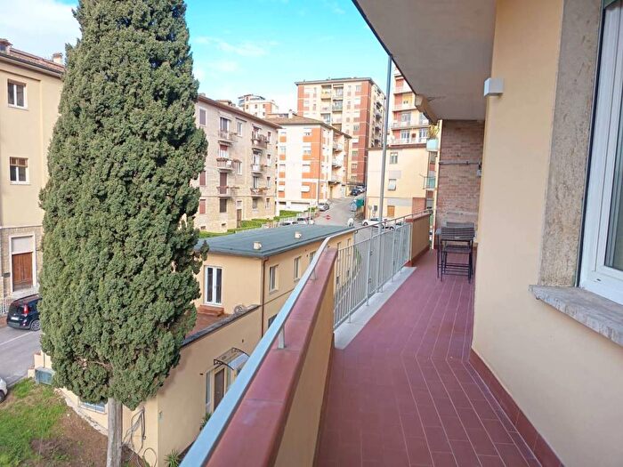 Appartamento quadrilocale in affitto in Via Martiri di Scalvaia, San Prospero, Siena