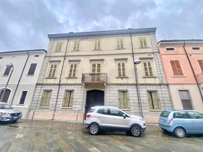 Casa con 6 locali in vendita in Luzzara