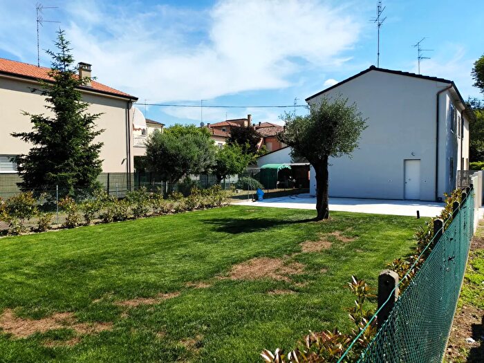 Casa quadrilocale in vendita in Via XXV Aprile, Massa Lombarda