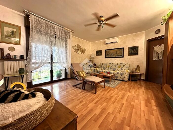 Appartamento trilocale in vendita in Via Bonomelli, Pandino